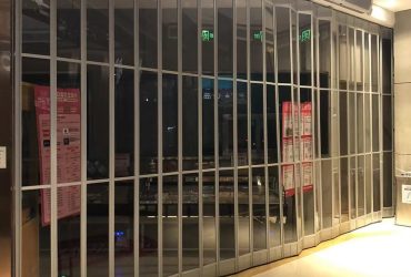 polycarbonate folding door